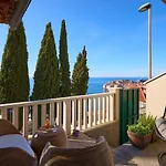 Purple Seaview Daire