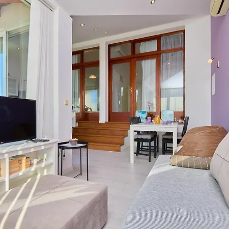 Daire Purple Seaview