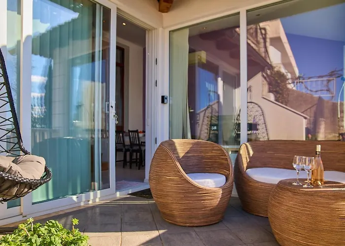 Purple Seaview دوبروفينك