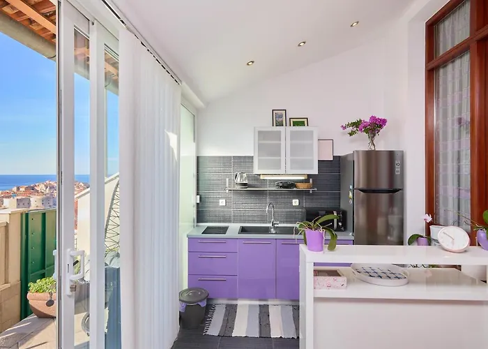 Purple Seaview دوبروفينك