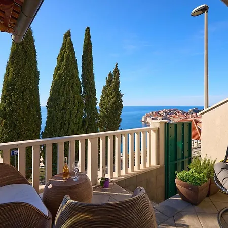Purple Seaview Daire